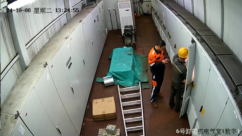 电气室安全帽佩戴合规检测